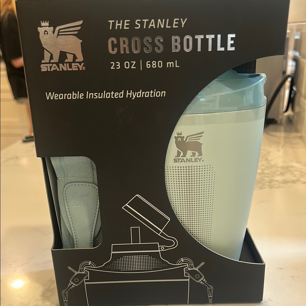 Stanley Cross Bottle 23 oz in Soft Blue
